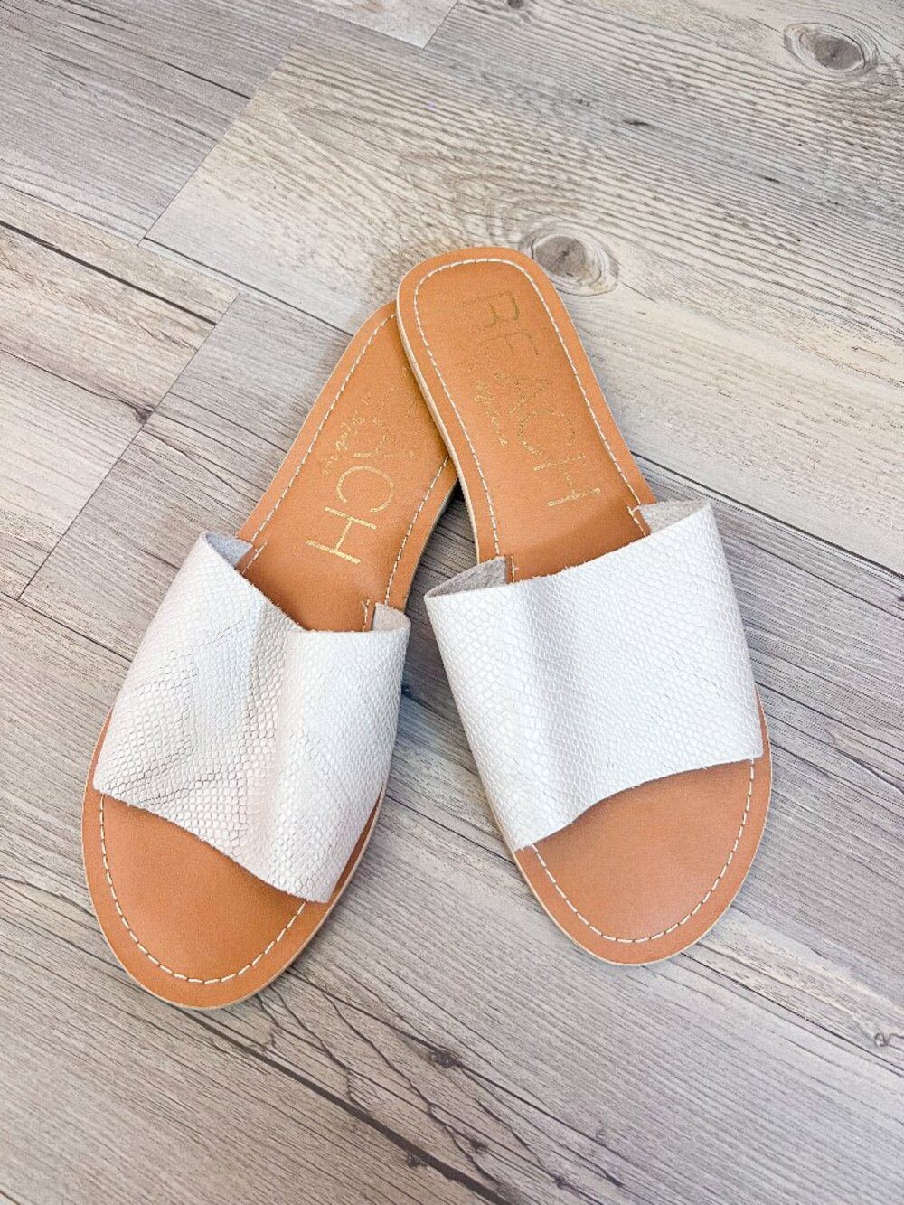 Beach by Matisse Pearlescent White Snakeskin Sandals - Size 9 (Used)